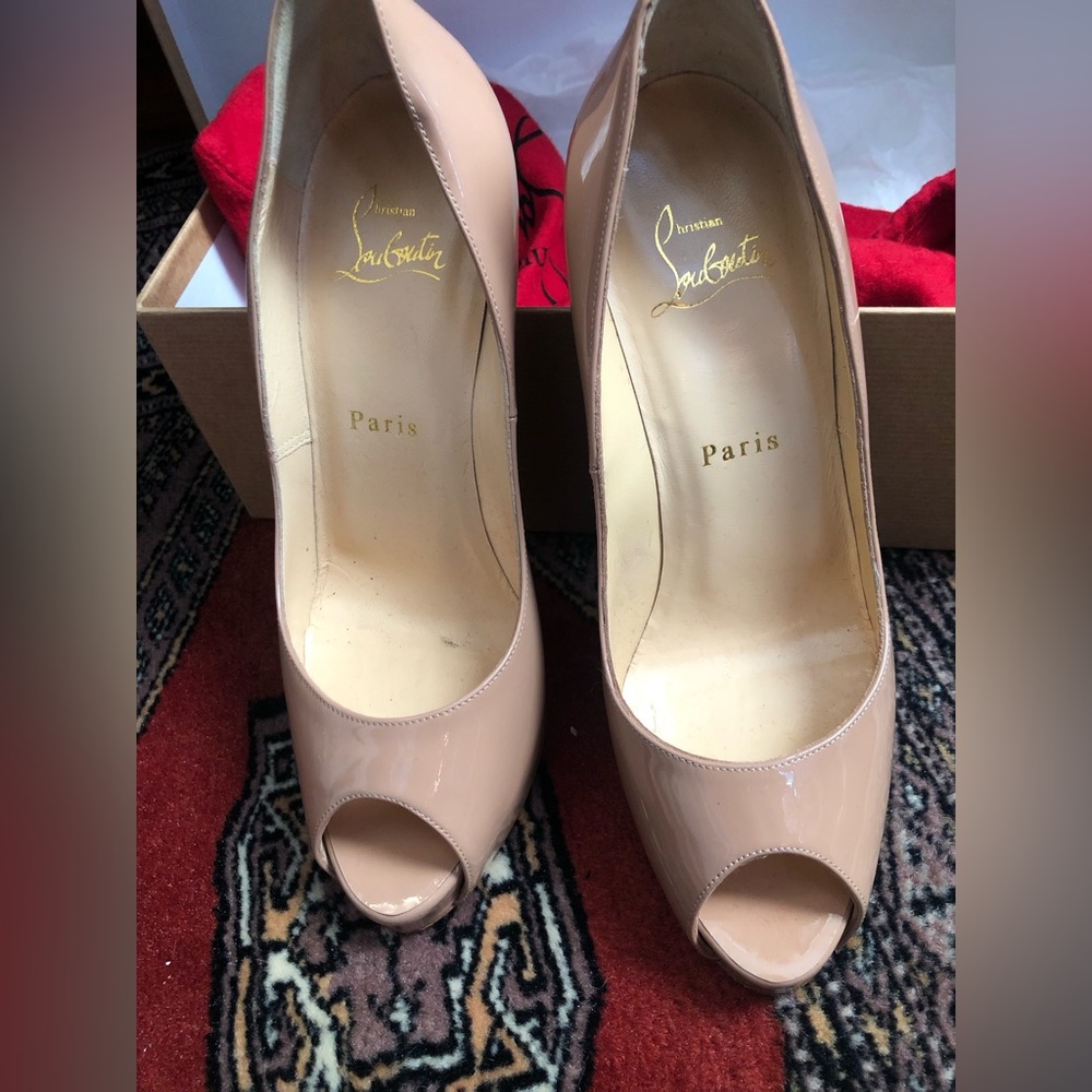 Worn twice . Original box and dusty bag pristine.